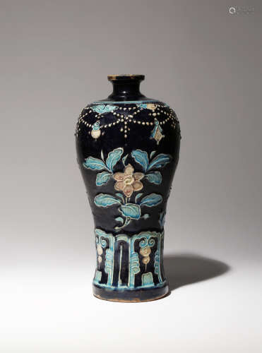 A CHINESE FAHUA VASE, MEIPING 16TH CENTURY Decorated in relief with two large floral sprays