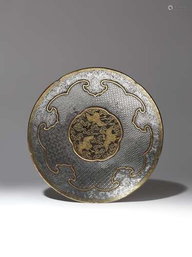 A JAPANESE SEKI KOMAI STYLE INLAID IRON DISH MEIJI PERIOD, 19TH OR 20TH CENTURY The foliate body