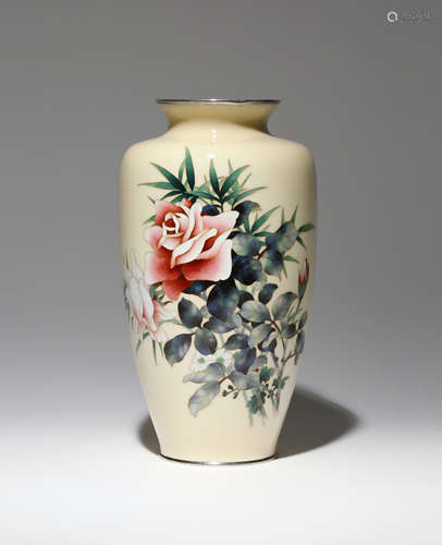 A TALL JAPANESE CLOISONNE ENAMEL VASE BY ANDO JUBEI TAISHO OR SHOWA ERA, 20TH CENTURY The baluster-