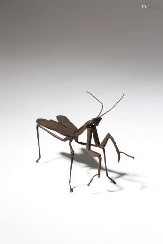 A JAPANESE ARTICULATED IRON MODEL OF A PRAYING MANTIS, JIZAI OKIMONO MEIJI OR TAISHO PERIOD, 19TH OR