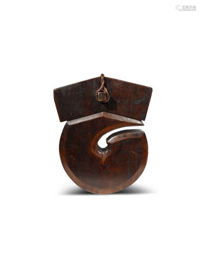 A LARGE JAPANESE WOOD KETTLE HOOK, JIZAI-KAGI MEIJI OR TAISHO PERIOD, EARLY 20TH CENTURY Of