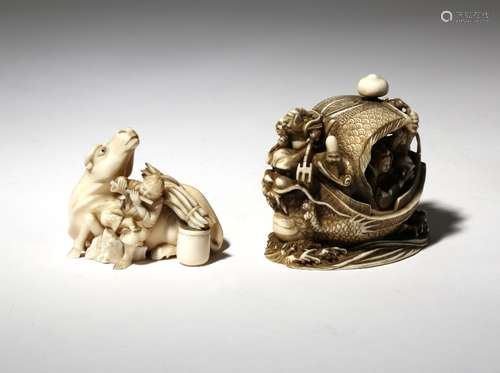 λ TWO SMALL JAPANESE IVORY CARVINGS, OKIMONO MEIJI PERIOD, 19TH CENTURY One carved as the Seven Gods