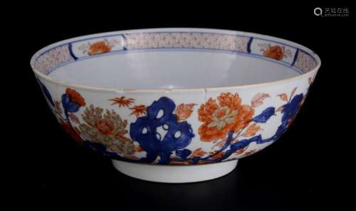 PORCELAIN BOWL IN STYLE OF \