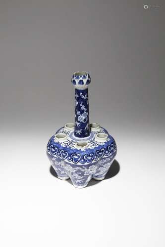 A CHINESE BLUE AND WHITE TULIP VASE 19TH CENTURY Formed as five conjoined ovoid vases, painted