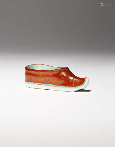 A CHINESE FAMILLE ROSE PORCELAIN MODEL OF A SHOE 19TH CENTURY The exterior decorated with floral