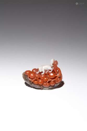 A CHINESE AGATE CARVING OF A SQUIRREL AND GRAPES QING DYNASTY Formed as a bunch of grapes carved