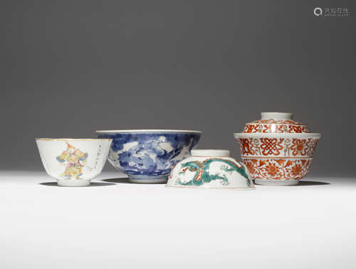 FOUR CHINESE PORCELAIN ITEMS 19TH AND EARLY 20TH CENTURY Comprising: an iron-red and gilt-