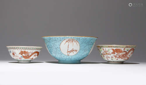 THREE CHINESE ENAMELLED BOWLS QING DYNASTY Comprising: two famille rose bowls painted with dragons