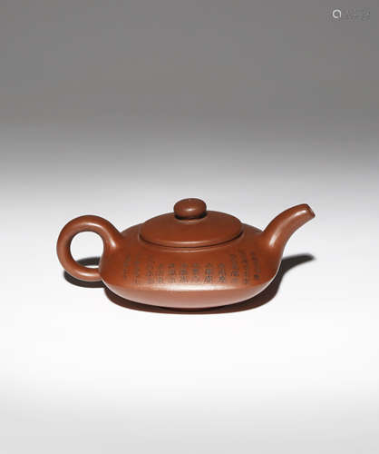 A CHINESE YIXING TEAPOT AND COVER 20TH CENTURY The body formed as a compressed rounded square, set