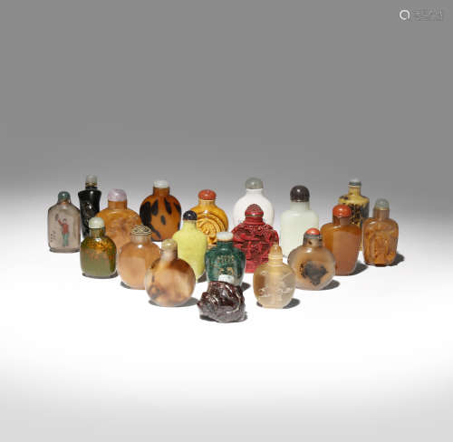 NINETEEN CHINESE SNUFF BOTTLES 19TH/20TH CENTURY In glass, porcelain, hardstone, horn and other