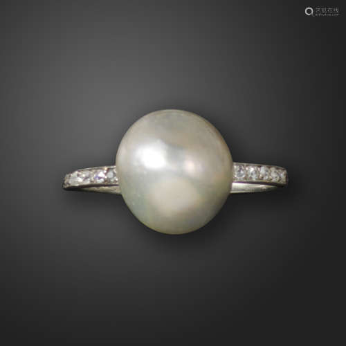 A natural pearl solitaire ring, flanked with single-cut diamonds in platinum shank, size Q