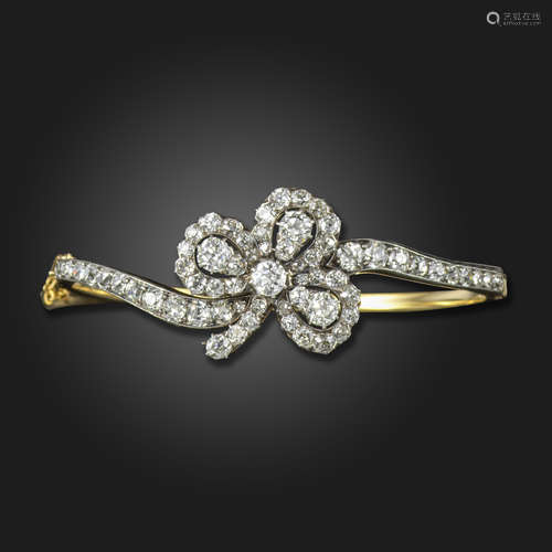 A late Victorian diamond-set convertible bangle, the shamrock centre section set with old circular-