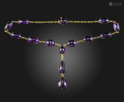 An amethyst-set gold necklace, set with oval and pear-shaped amethyst cabochons in gold mounts, 40cm