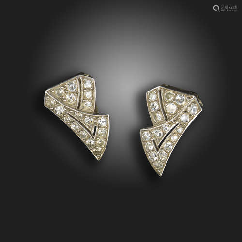 A pair of Art Deco French diamond double clip earrings, the pierced stylised ribbons millegrain-