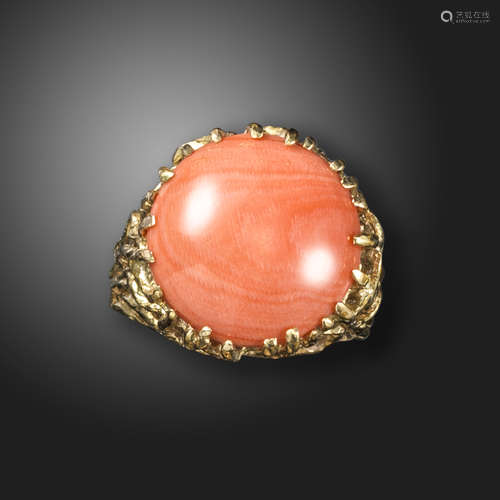 л A coral-set gold ring by Charles de Temple, the circular coral cabochon is set within an