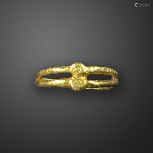 An Ostrogothic gold ring, c.5th-6th century AD, with circular central motif with bifurcated