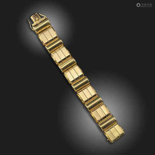 A French gold tank track bracelet, c.1940, with cylindrical and rectangular striated links in yellow