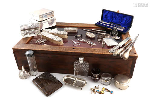 λA mixed lot, comprising silver items: a funnel, with import marks for London 1899, a vinaigrette,