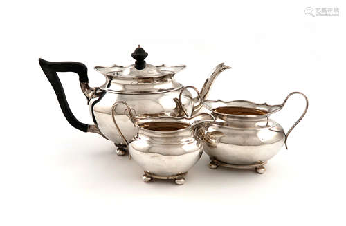 A three-piece late-Victorian Scottish silver tea set, by Hamilton and Inches, Edinburgh 1898, oval