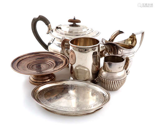 A mixed lot of silver items, various dates and makers, comprising: a teapot, by Henry Wigfull,