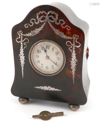 λAn Edwardian silver-mounted tortoiseshell mantle clock, probably by Hatil Arnold, London 1906,