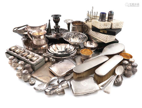 A mixed lot, comprising silver items: two mugs, three cigarette cases, a pair of salt cellars, a