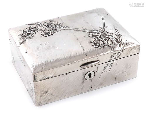 A Japanese silver jewellery box, circa 1920, maker's mark of an arrow and target, rectangular