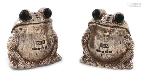 A pair of modern novelty silver frog pepper pots, by Period Jewellery Manufacturing, Birmingham