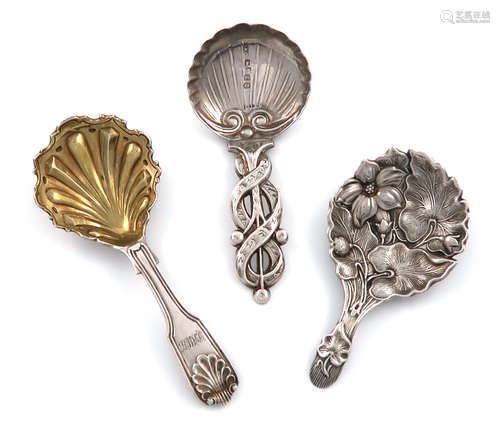 A small mixed lot of three antique silver caddy spoons, comprising: a Victorian one by Foxall &