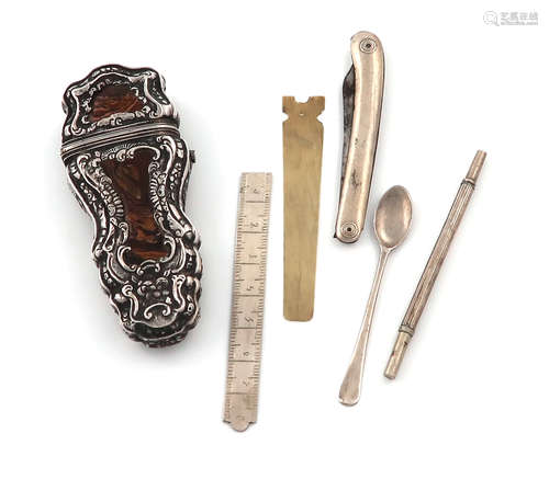 λAn 18th century silver and agate etui, unmarked, shaped tapering oblong form, with panels of agate,