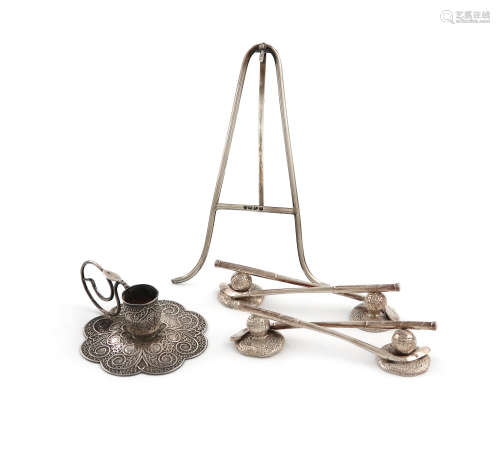 A mixed lot of small silver items, comprising a watch hanging easel, Chester 1899, a pair of novelty