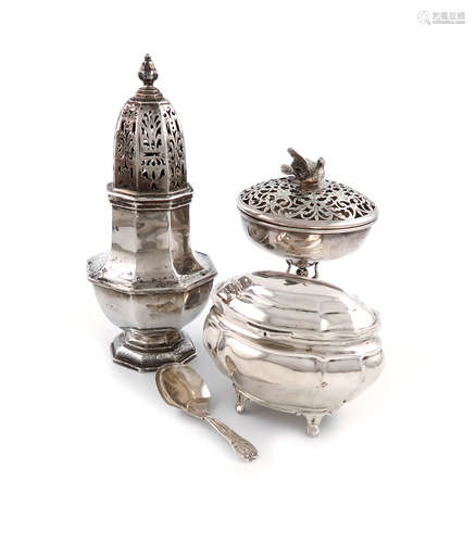 A mixed lot of silver items, comprising: an Edwardian sugar caster, by D and J Wellby, London