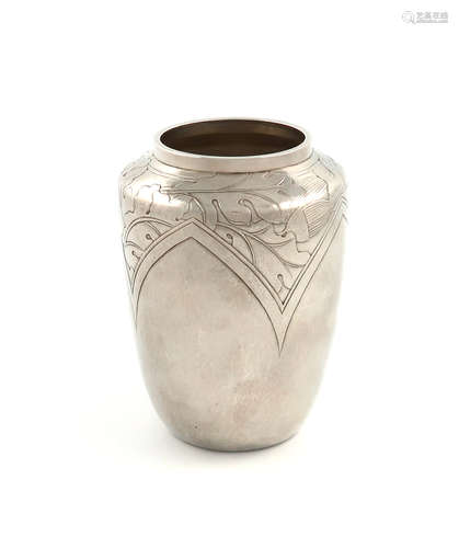 ‡ By Rod Kelly, a modern silver vase, London 1990, tapering circular form, chased with oak leaves