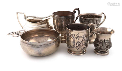 A mixed lot of silver items, comprising: a porringer, by George Lambert, London 1901, circular form,