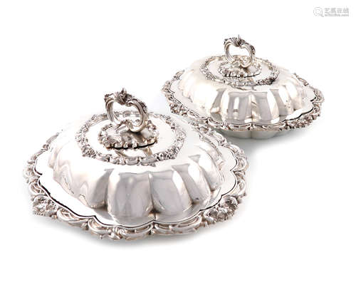 A pair of William IV silver entrιe dishes and covers, by Samuel Keeley, Birmingham 1836, shaped oval