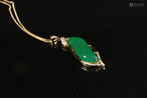 Chinese Necklace w Green Stone