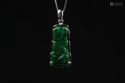 Chinese Necklace w Green Jadeite