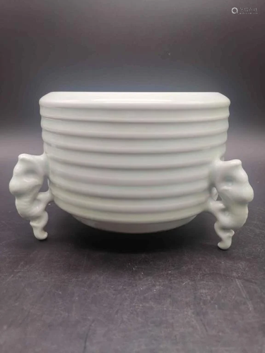 Chinese Celadon Porcelain Footed Cesner ,Mark