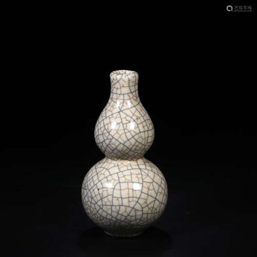 A Chinese Ge Kiln Porcelain Gourd-shaped Vase