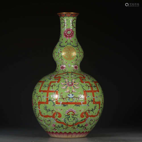 A Chinese Green Ground Famille Rose Floral Porcelain Gourd-shaped Vase