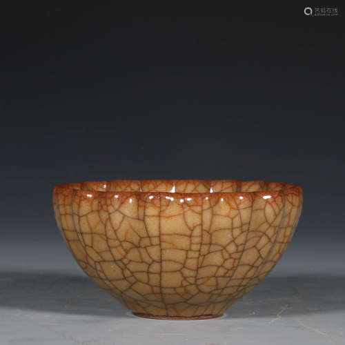 A Chinese Ge Kiln Porcelain Melon-shaped Bowl