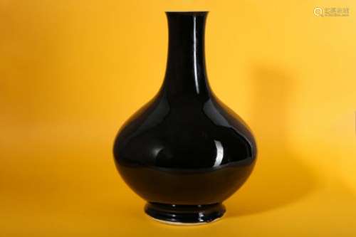 A CHINESE MIRROR BLACK-GLAZED BOTTLE VASE.