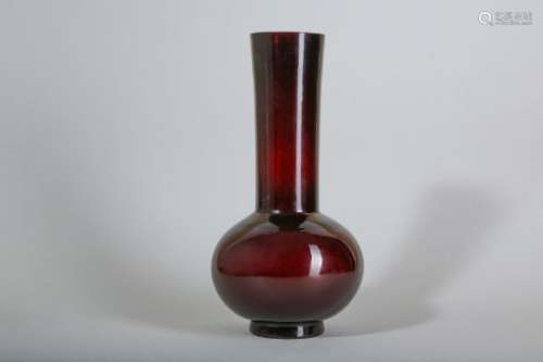 A CHINESE PEKING GLASS AMBER-RED VASE.