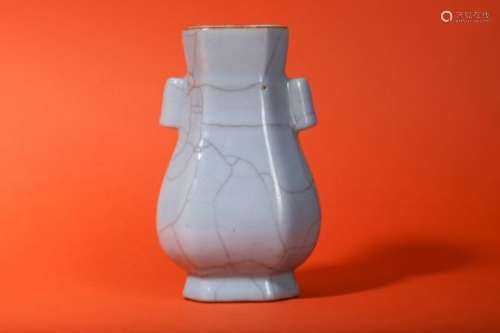 A CHINESE CRACKLE-GLAZED ARROW VASE, HU.