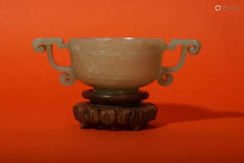 A CHINESE PALE CELADON JADE CUP.