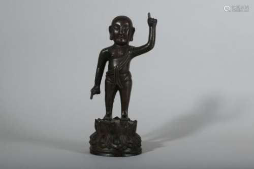 A CHINESE BRONZE FIGURE OF THE INFANT BUDDHA.