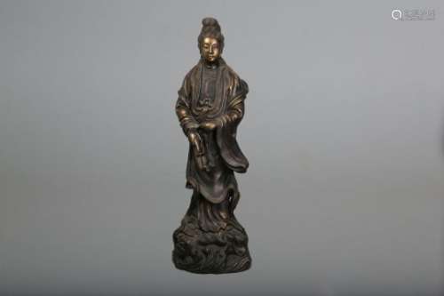 A LARGE FUJIANESE GILT-DECORATED SHEN SHAO’AN-STYLE LACQUER FIGURE OF GUANYIN.