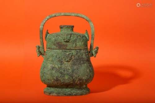 A CHINESE BRONZE RITUAL VESSEL AND COVER, YOU.