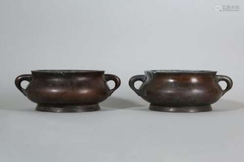 A PAIR OF CHINESE BRONZE INCENSE BURNERS.