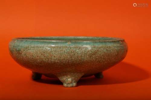 A CHINESE CELADON-GLAZED TRIPOD INCENSE BURNER.